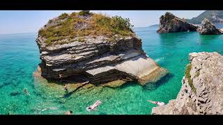 Wyspa Świętego Mikołaja w Czarnogórze i hawajska plaża  / Sveti Nikola