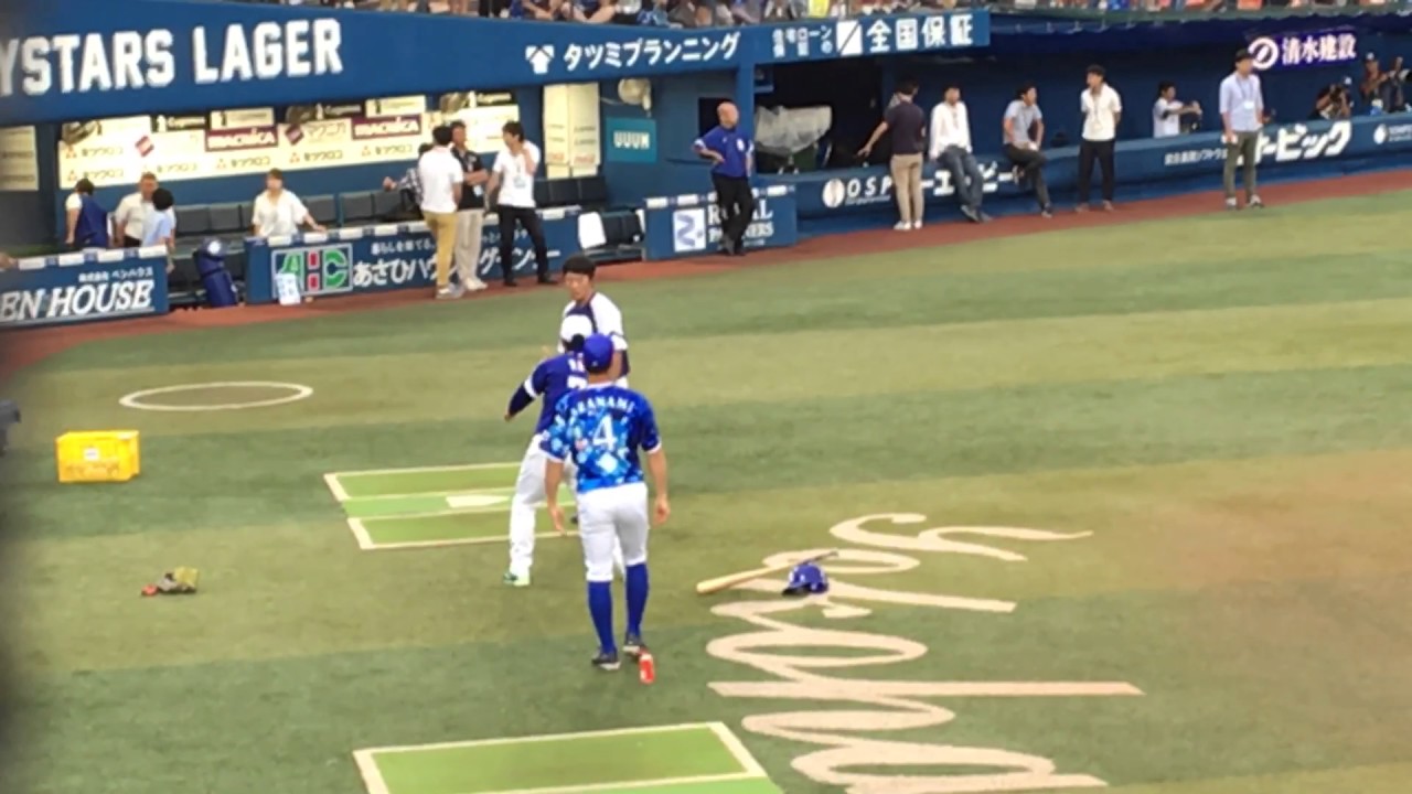 礼儀正しい 荒波が波留コーチに挨拶に行く 2017 8 2 横浜denaベイスターズ Youtube