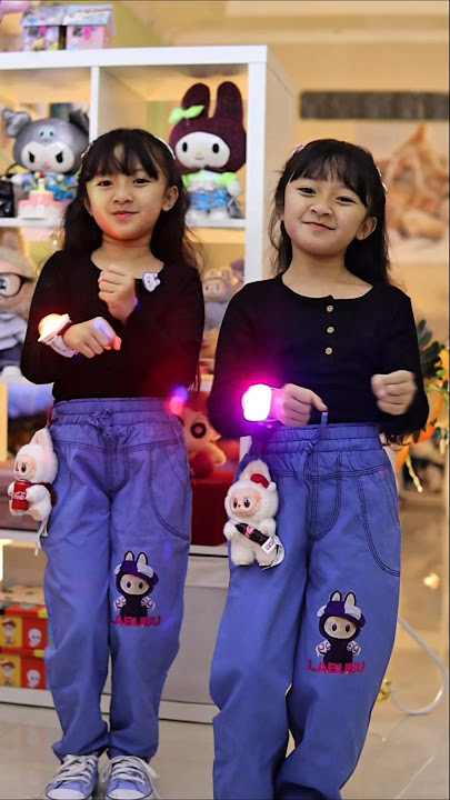 JOGET MODE PESAWAT REMIX #trends #jogetviral #twins #dance #kembar