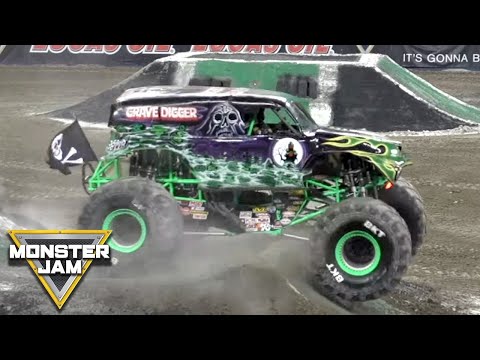 Grave Digger and Adam Anderson's 2-Wheel Save | Monster Jam Seattle 2019 | Monster Jam