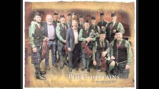 Video voorbeeld van "Chieftains: Here's A Health To The Company"