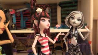 Monster High : Visite à Paris. (1)(Les Ghoules vont se rendre à Paris et plein de Surprise les attend !!!, 2012-05-16T07:01:34.000Z)