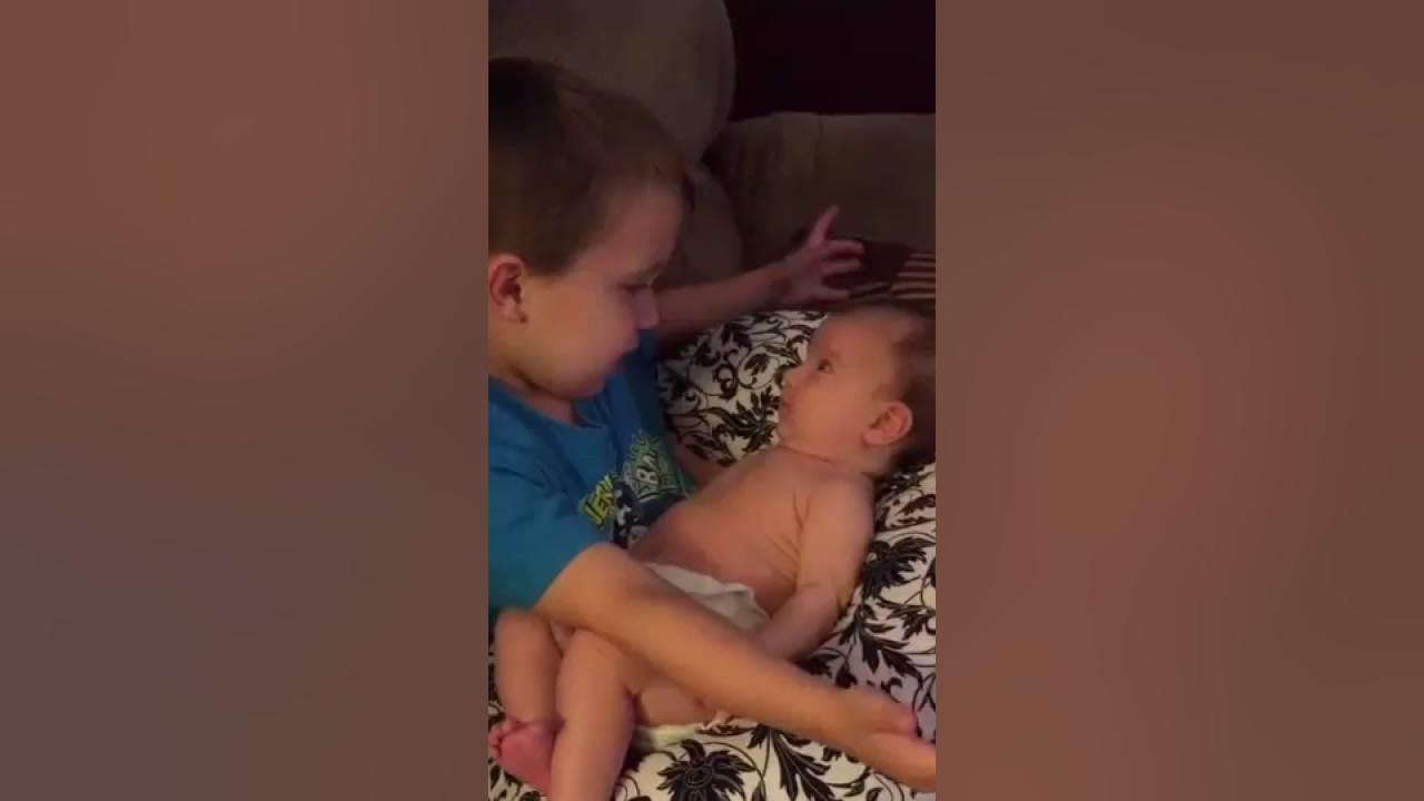 Сестра разрешила брату потрогать ее. Older sister baby brother. Соблазнение младшей сестренки. Сестра показала. Младший брат лапает старшую сестру.