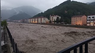 Kastamonu'da dere suları yükseldi, iş yeri ve evleri su bastı