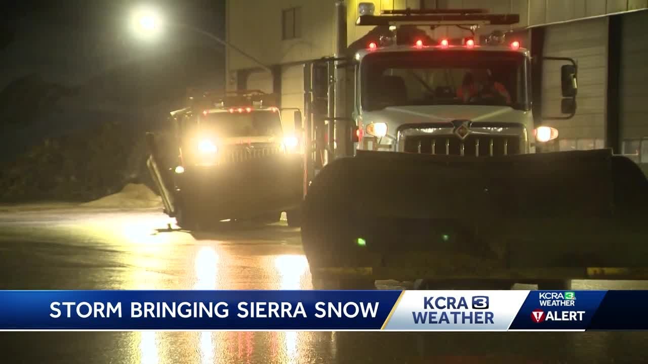Caltrans crews prepare for snow in the Sierra - YouTube