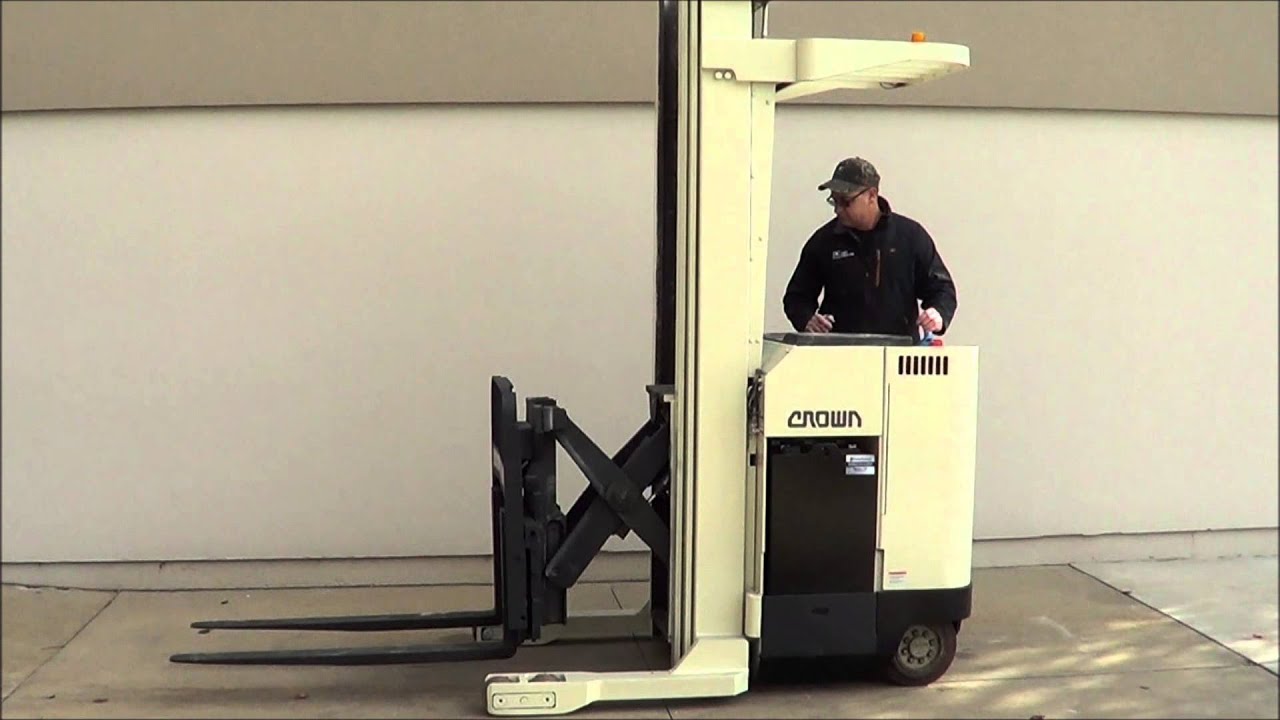 crown stand up forklift