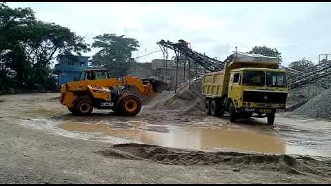 JCB 530-70 Telehandler - Loading Aggregate Material onto Tipper Trucks at a Stone Crusher Plant