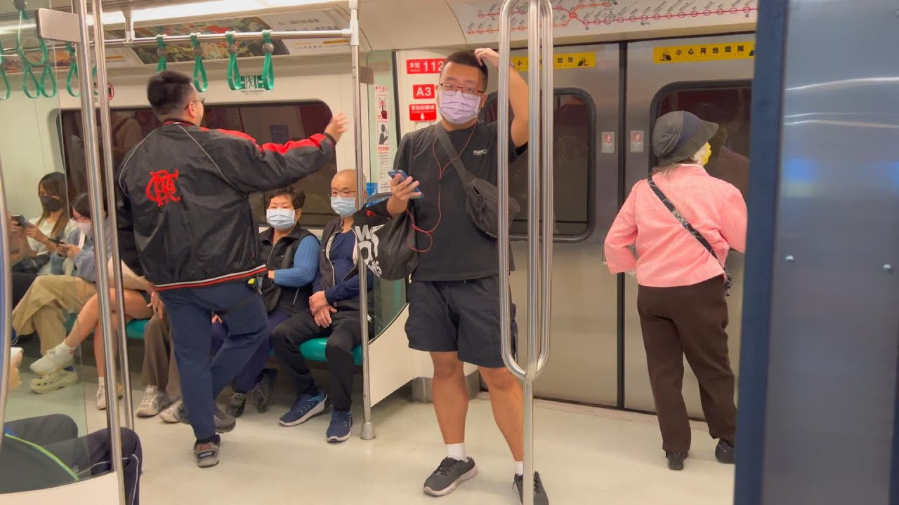 Поездка на метро Гаосюна (MRT) от станции высокоскоростной железной дороги Цзоин до Центрального ...