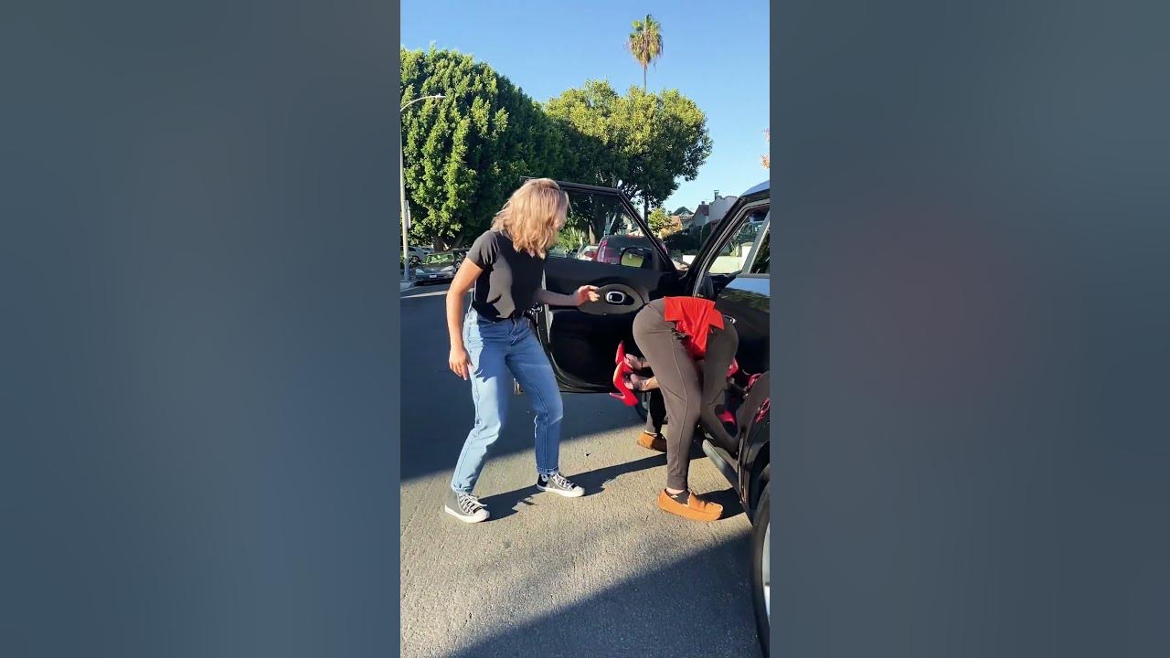 boyfriend pranks girlfriend! 🤣