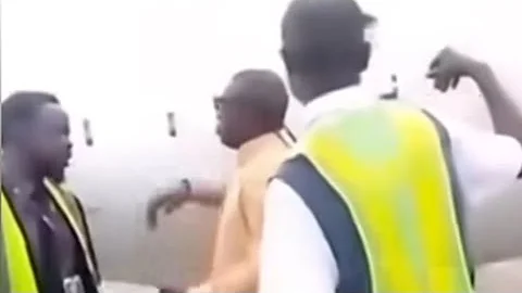 Full video of K1 Wasiu Ayinde at the Abuja airport yesterday 🤔🤔