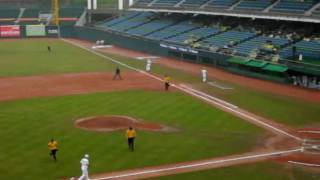 20100418新莊棒球場 (10).AVI