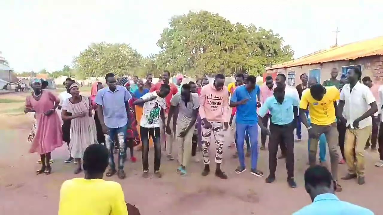 Mabaan praising the living God. (Mabaan official video)