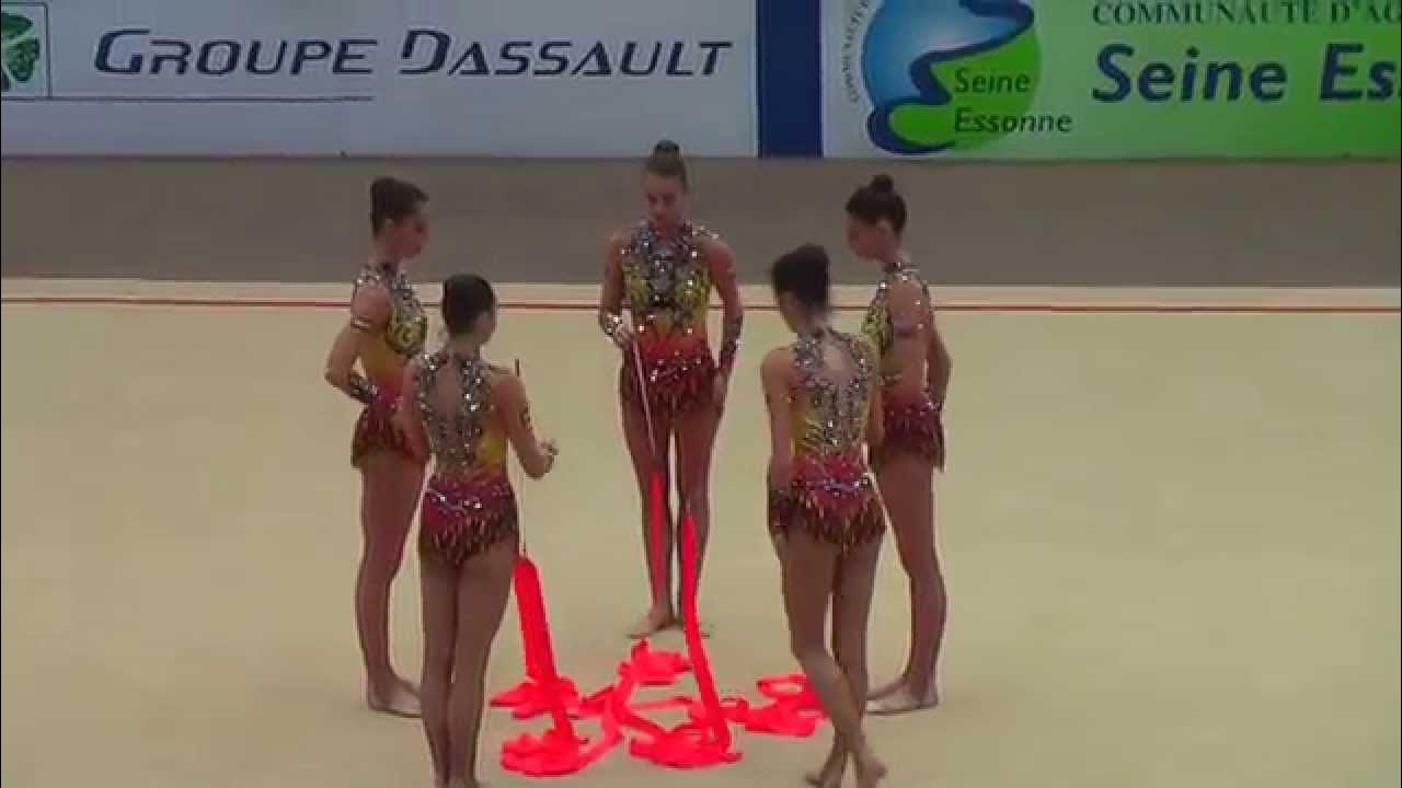 Danse Ruban Et Gymnastique Rythmique Femme En Gym Avec Action Et  Performance Pour La Forme. Athlète De Compétition Et Image stock - Image du  fuselage, danse: 284685129