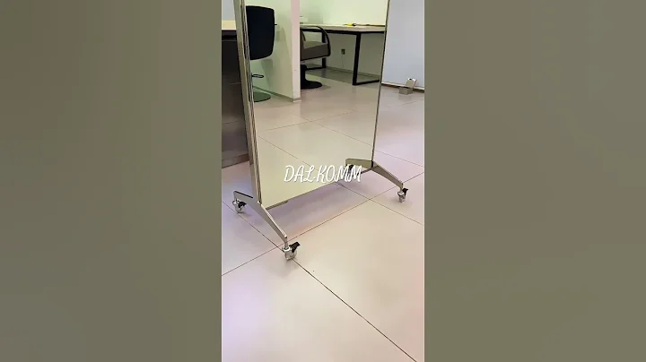 Freedom to Move. Style Without Limits. – DAL.KOMM Mobile Styling Mirror