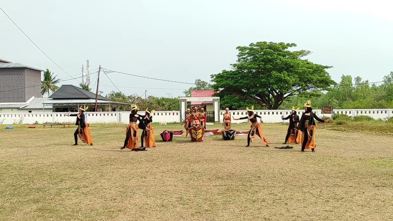 Tari Tradisional Dayak Ngaju (Leleng Rampeng/Potong Pantan) SMPN 1 Katingan Kuala HEBAT.