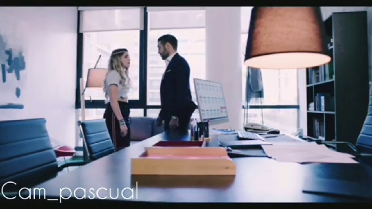 Mía le cuenta una locura a Ramiro