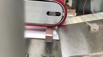 labelling system for square shaped cosmetic make-up containers