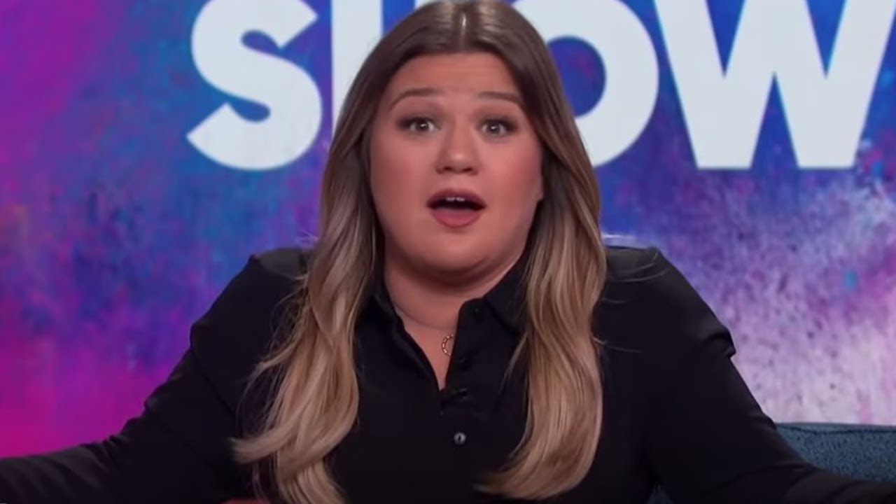 Kelly Clarkson’s Crazy Bathroom Story - YouTube