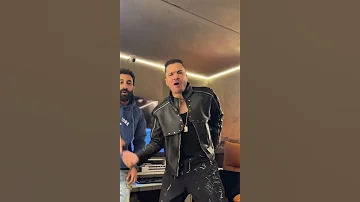 لو عوز تعرف انا مين شاكوش 