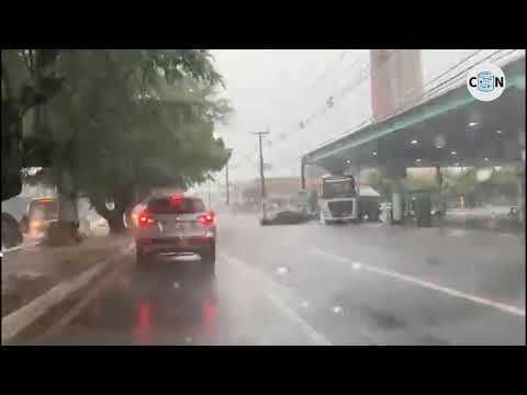 Em mais um dia de chuva, ruas de Natal ficam alagadas e moradores enfrentam transtornos