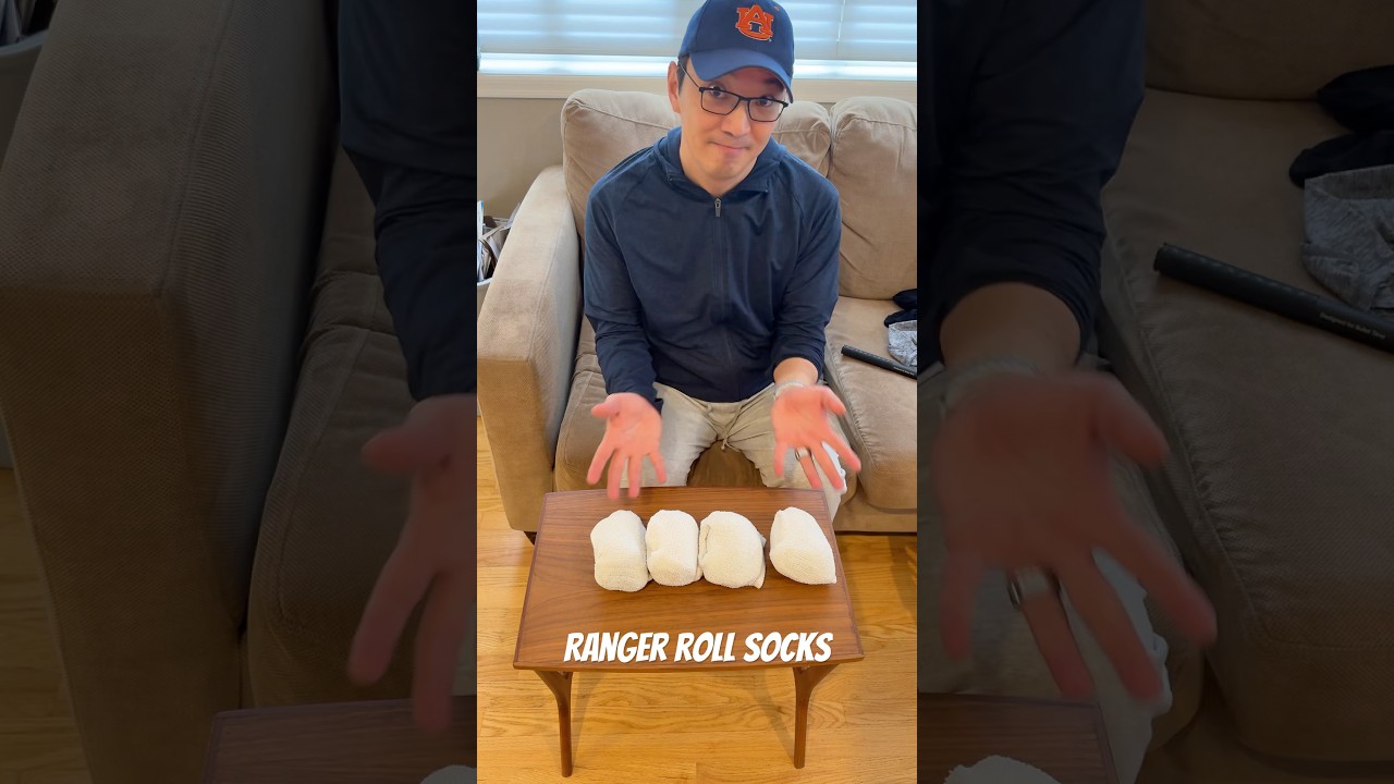 Как скручивать носки (093/365)