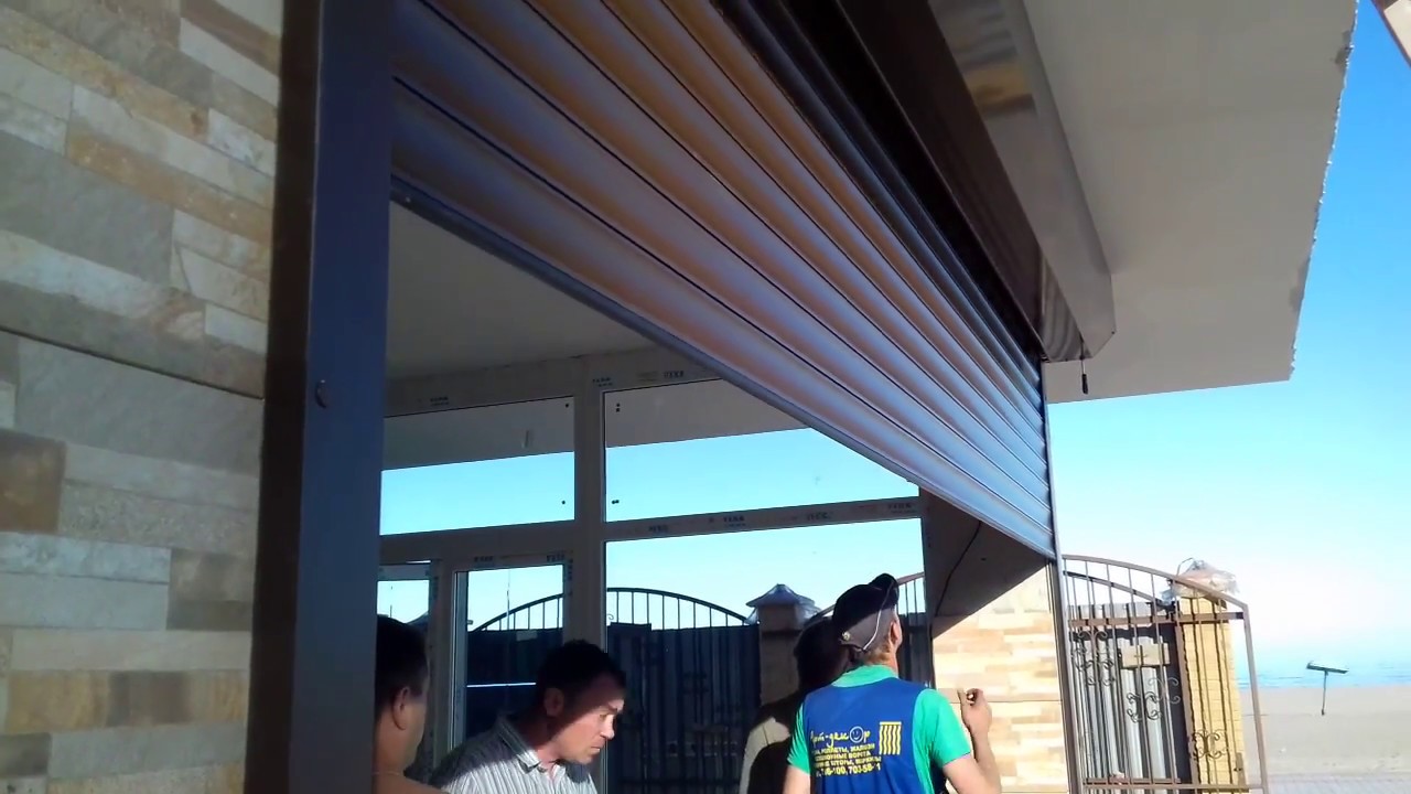 Установка роллетных ворот в Затоке. - YouTube