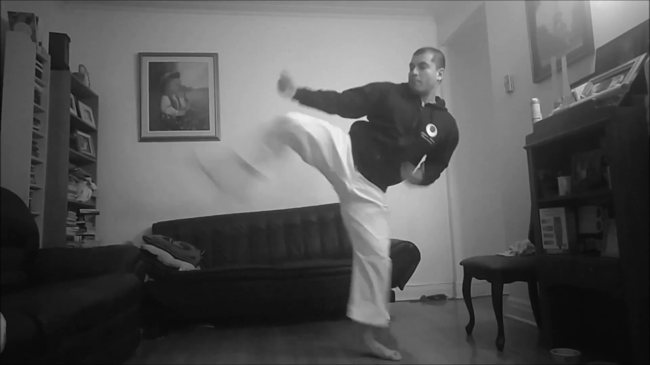 Karate Exercise 100 kicks on the spot / Exercice de karaté 100 coups