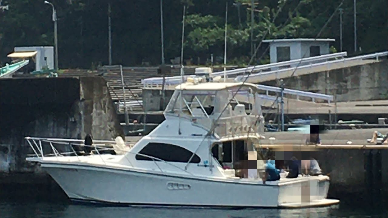 伊豆大島岡田港