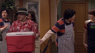 Drake & Josh - Drake Invites A Bunch Of College Kids To The 🏠