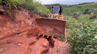 Pá carregadeira volvo l60F reformando estrada