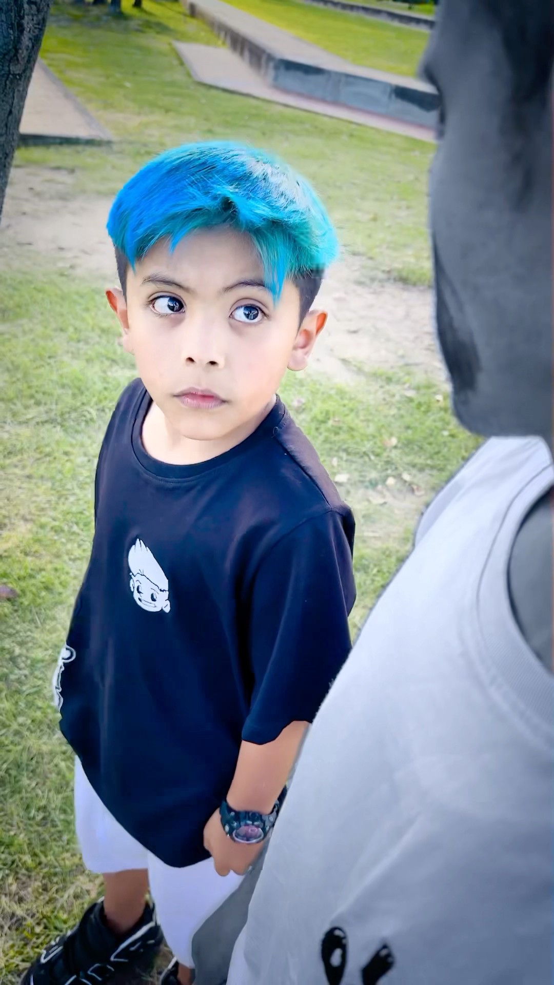 EL AMIGO DE SANTI ES ZOMBIE ? @SantiMusicOficial @Layaraoficial @CAMILOAGUILLONN