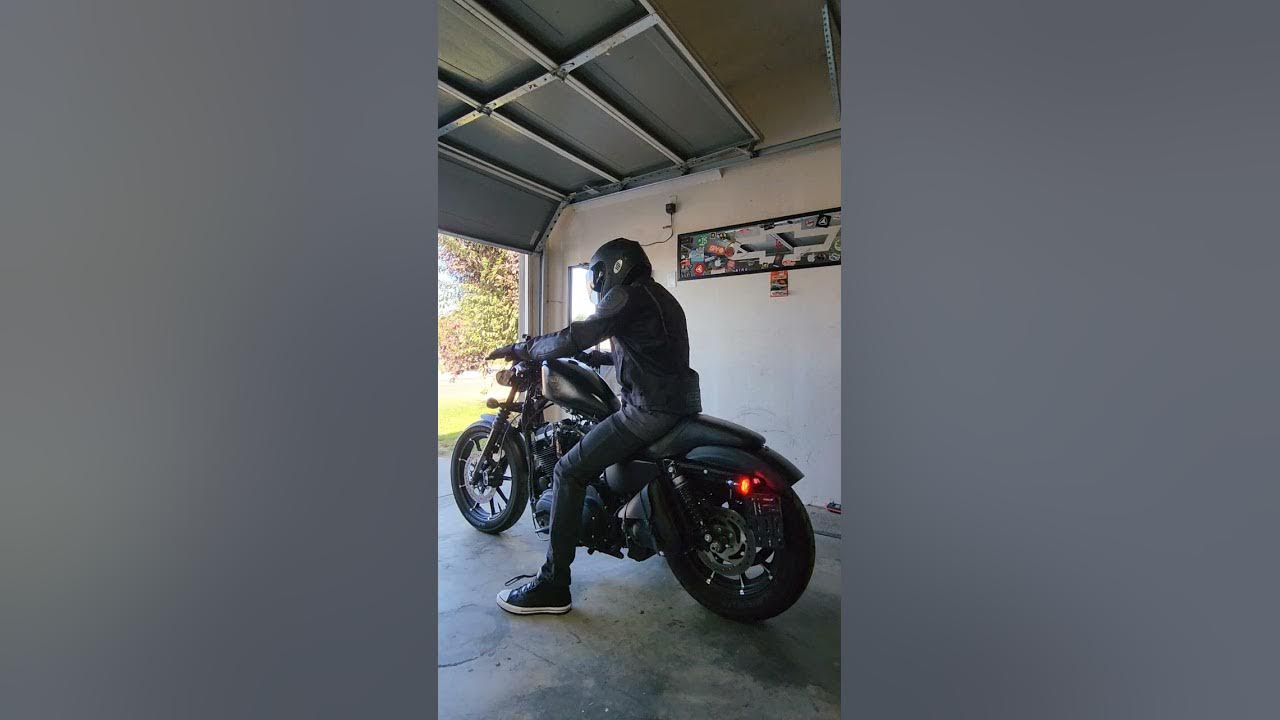 Harley Davidson Iron 883 Sportster Start-up Harley Davidson Iron 883 Sportster Start-up