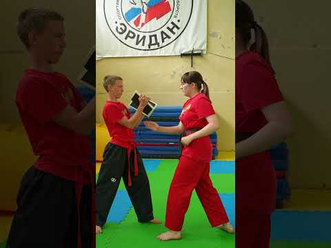 Ломаем доску на черный пояс #taekwondo #тхэквондо #дети