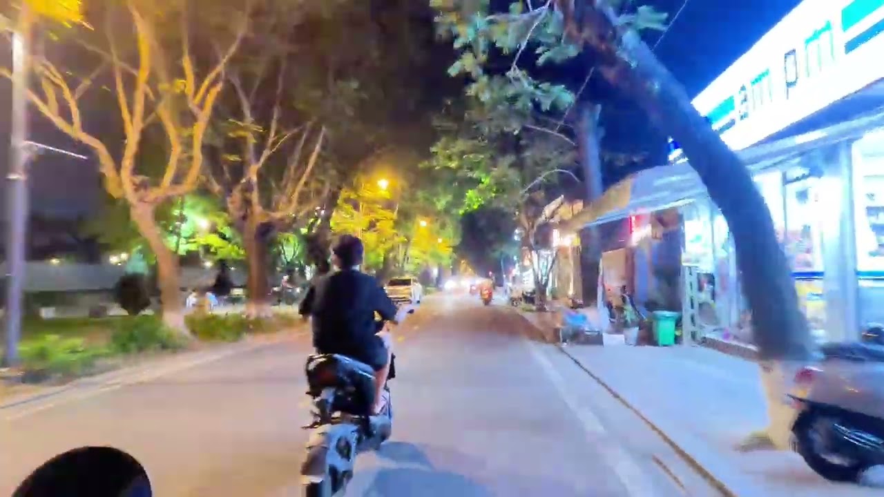 CỬA ĐÔNG BA VÀO TÂY LỘC CHỢ CHIỀU XỨ HUẾ | Yên Vui