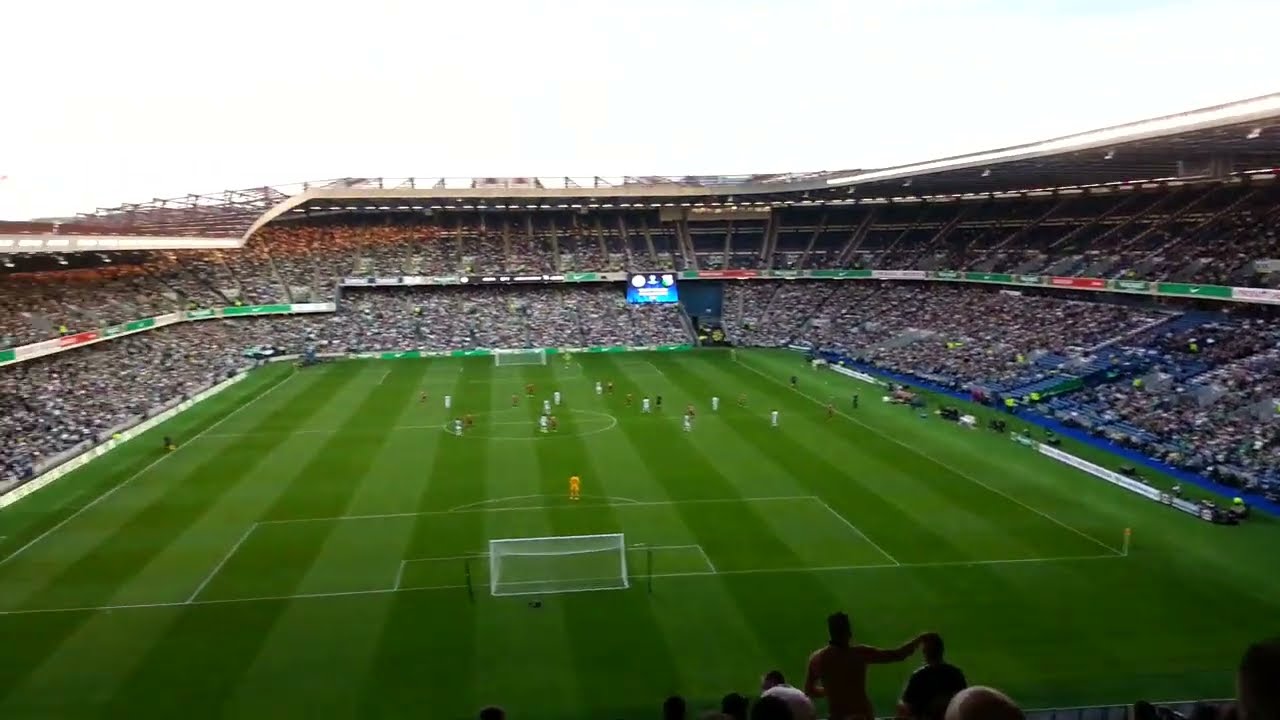 Celtic vs Legia Warsaw 0-2. Celtic fans don't like stadiums with blue seats. UCL 06.08.2014