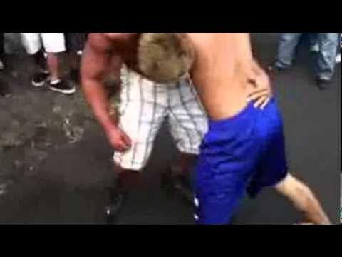 мужик показал боксеру как драться на улице