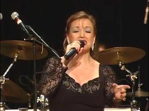 Claudia de colombia nos cuenta grandes anécdotas y canta sus mejores éxitos  | Bravíssimo - YouTube