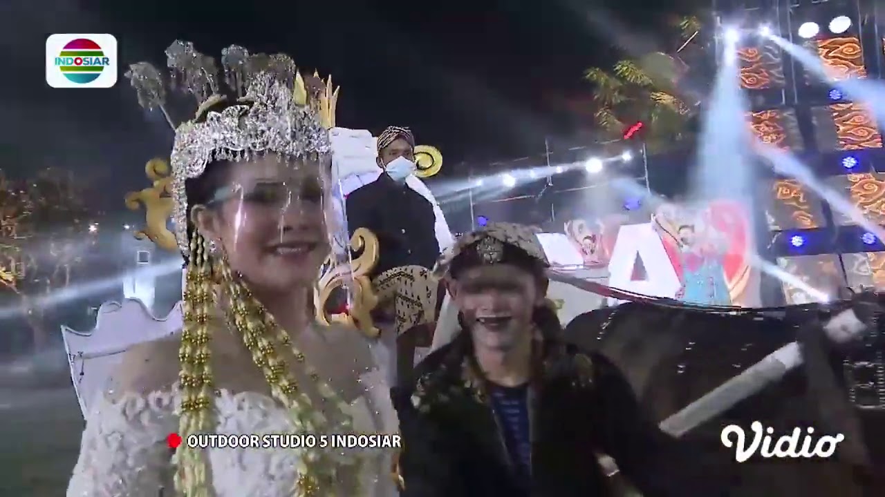 Bagai Ratu!! Diiringi Tarian Jawa Barat,  Meli Naik Kereta Kencana  Bawa Piala LIDA  | LIDA 2021