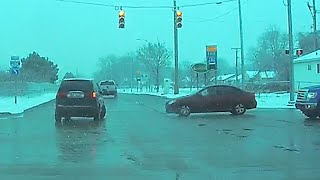 Close Call ! Blind left turn almost causes accident