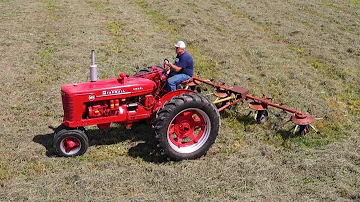 Jak velký je traktor Farmall Super C?