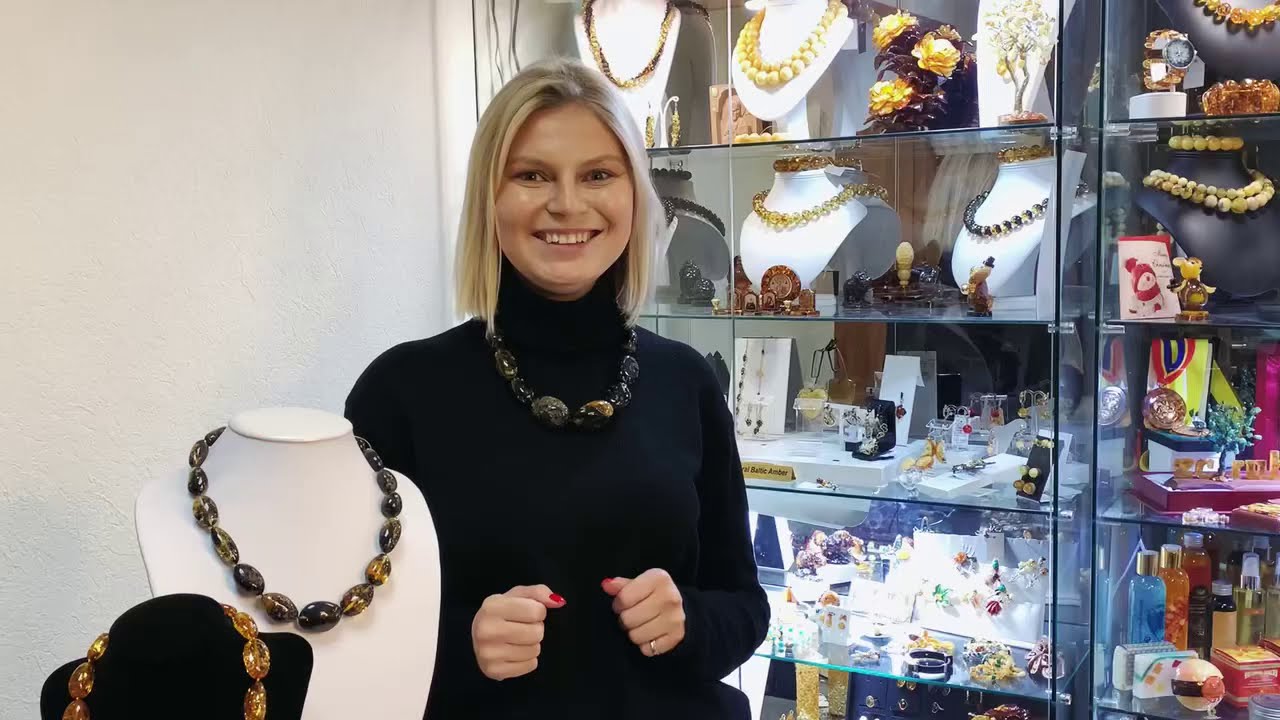Бусы и украшения из янтаря. Как выбрать, с чем носить? Советы стилиста.