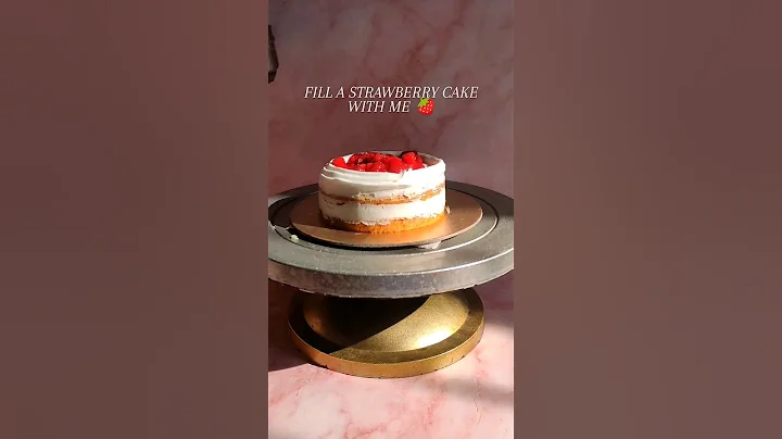 Fill a Strawberry cake with me 🍓 #strawberrycake #cakedecorating #cakedecoratingvideo #kolkatabaker