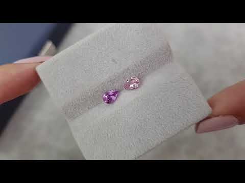 Contrasting pair of untreated pear cut sapphires 1.15 ct Video  № 2