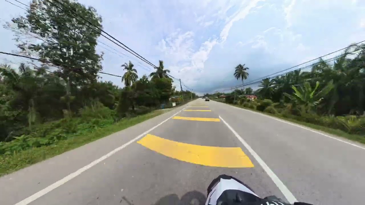 BMW R1250GS : Leisure ride from Lambo Kanan towards Kampung Gajah in Perak. Tranquil villages &towns