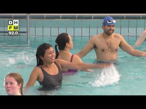 Video: Wat Te Doen Als Het Kind Niet Van Zwemmen Houdt?