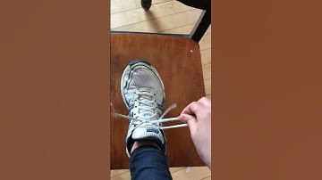 683- Shoe Tying Video Model