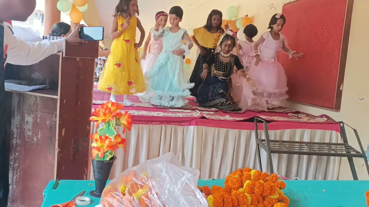 Papa  sharab mat pina  best dance for little childern in school.