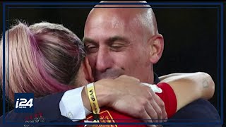 الموجز الرياضي: القبلة التي غطّت على فوز إسبانيا بكأس العالم للسيدات