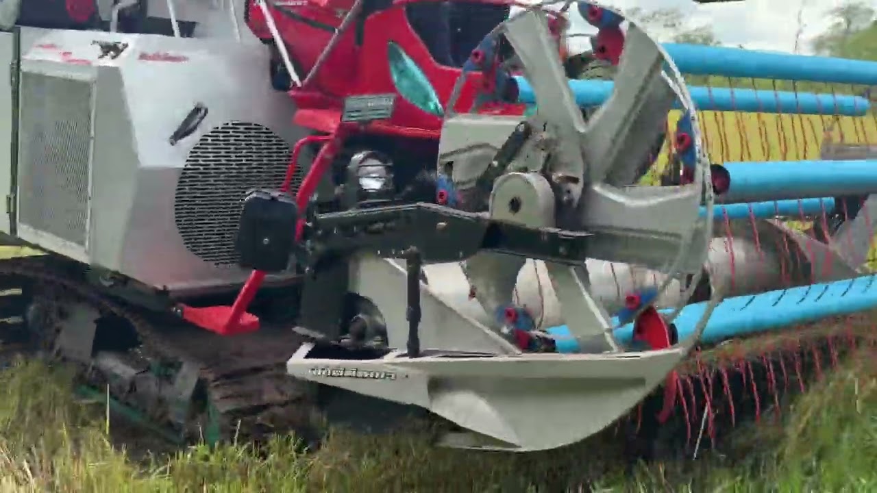 รถเกี่ยวข้าวศักพัฒนา SS 100 ลุยงาน #รถเกี่ยวข้าวศักพัฒนา 