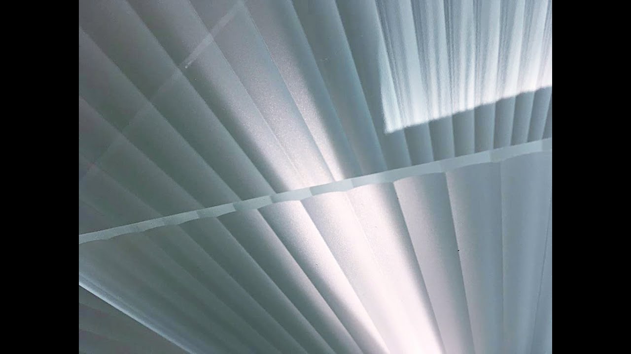 Fluido est le nouveau verre satiné à l’élégante structure 3D linéaire.